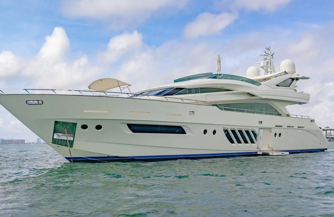 An image of Casual yacht