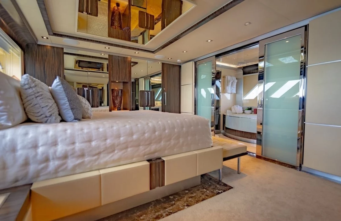 An image of Casual yacht
