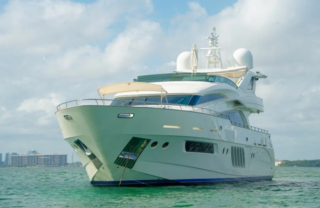 An image of Casual yacht