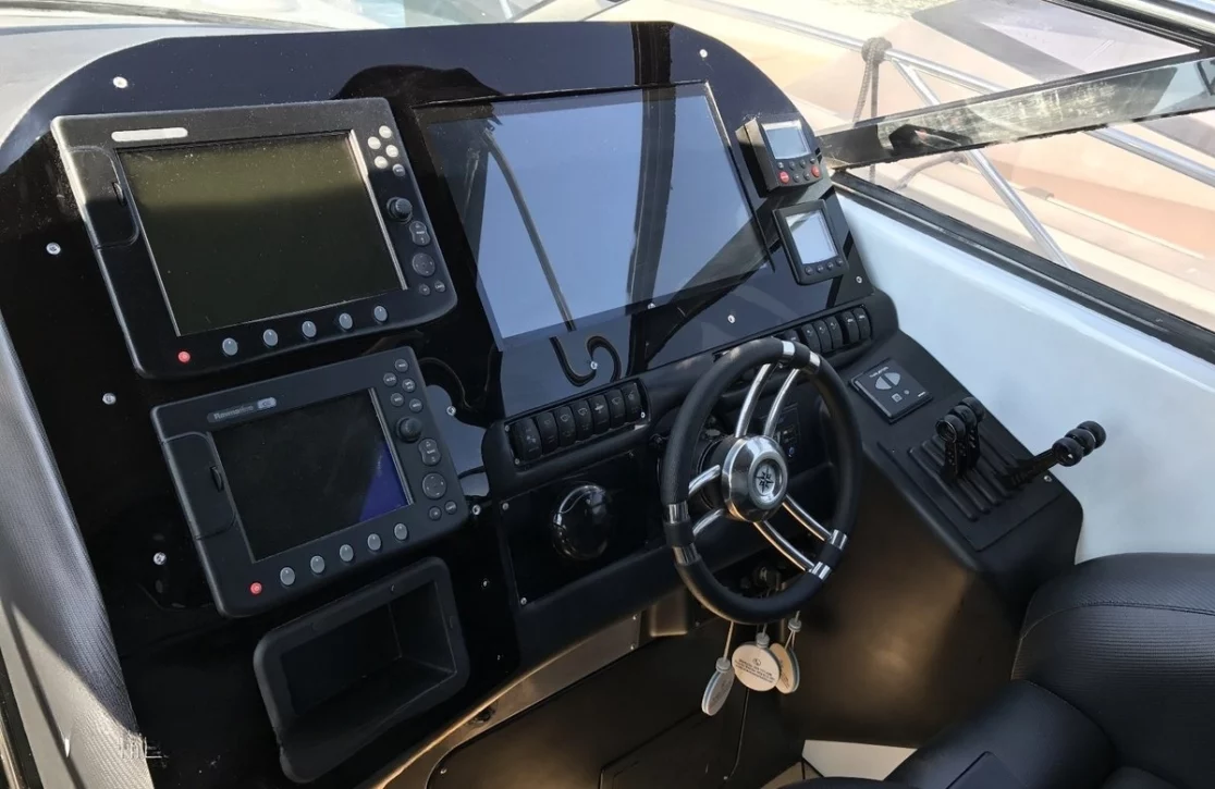 An image of 007 yacht