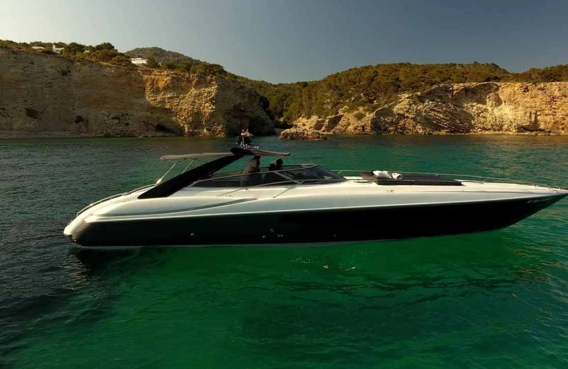 An image of 007 yacht