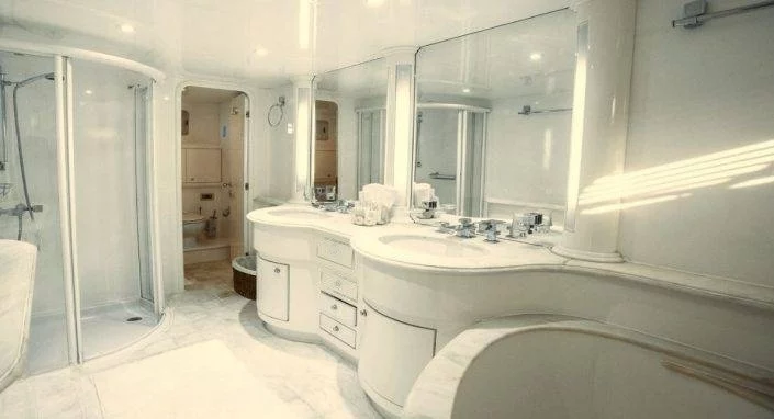 An image of Dream yacht