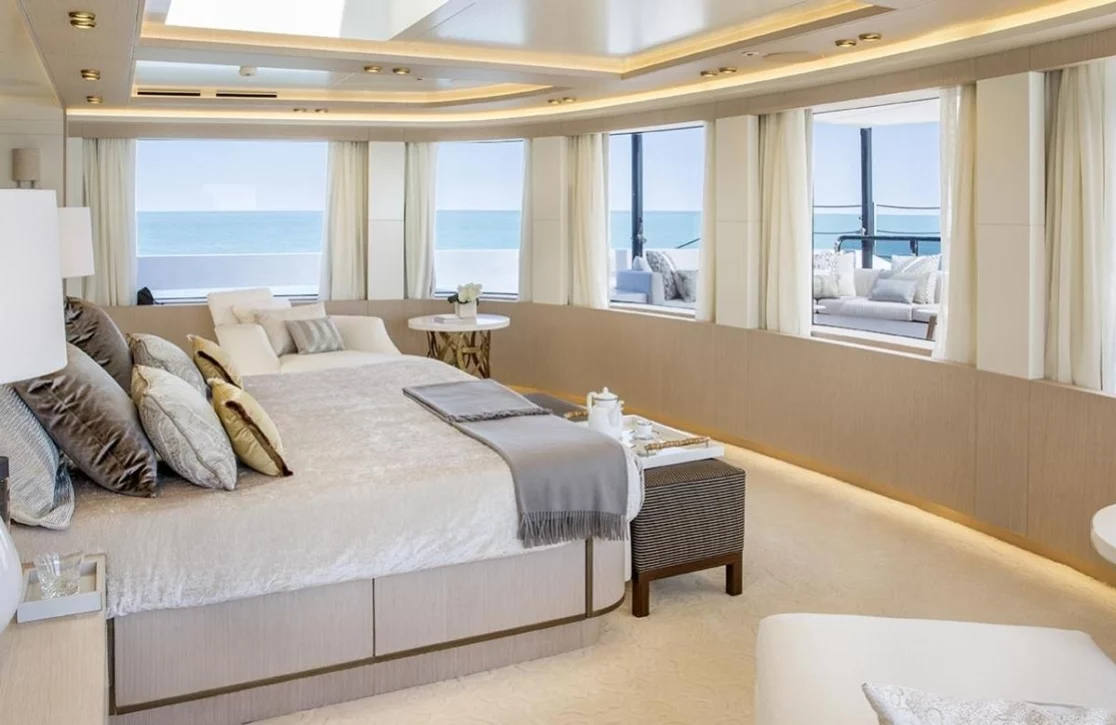An image of Dragon yacht