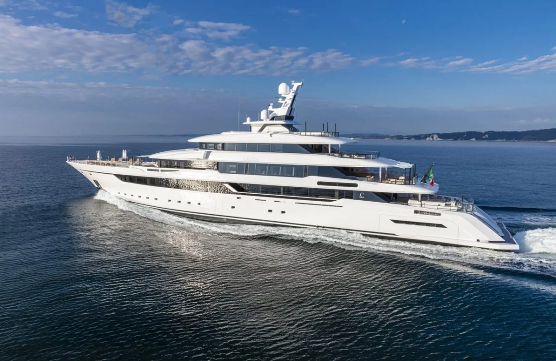 An image of Dragon yacht