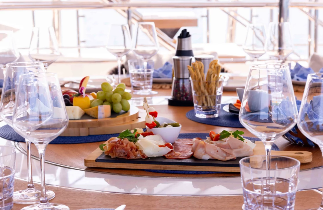 An image of Charade yacht