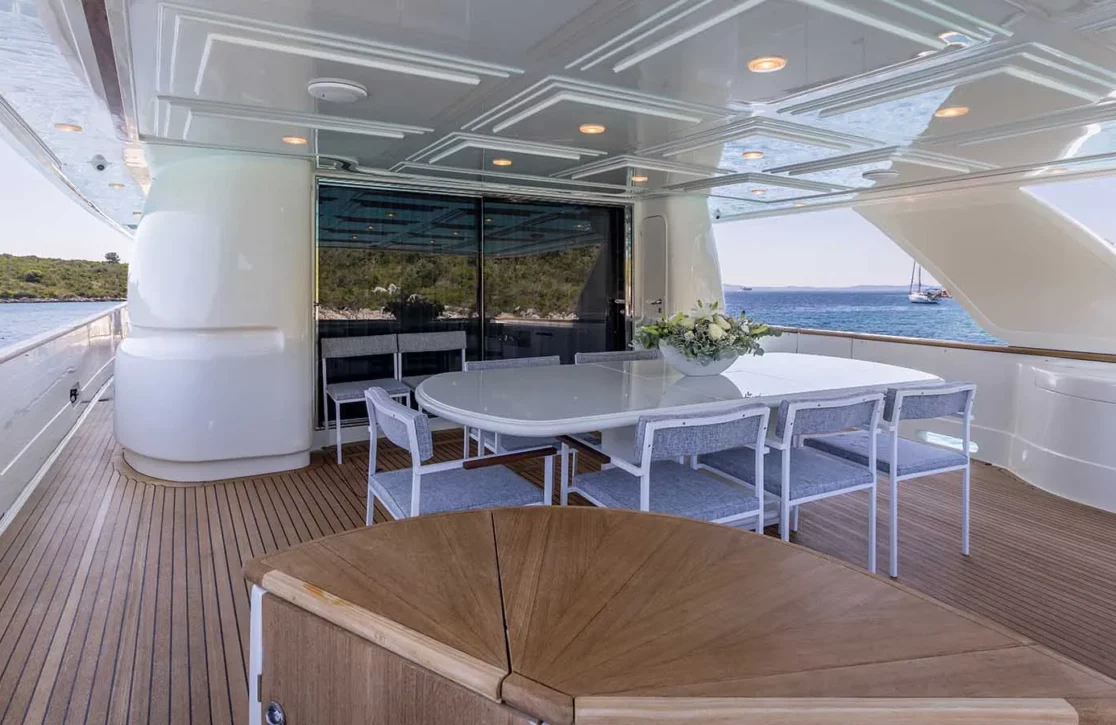 An image of Klobuk yacht