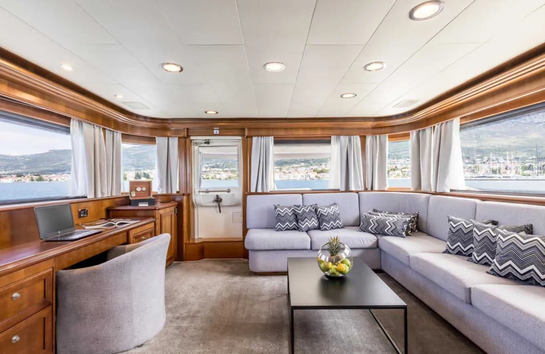 An image of Klobuk yacht