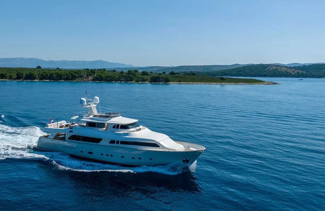 An image of Klobuk yacht