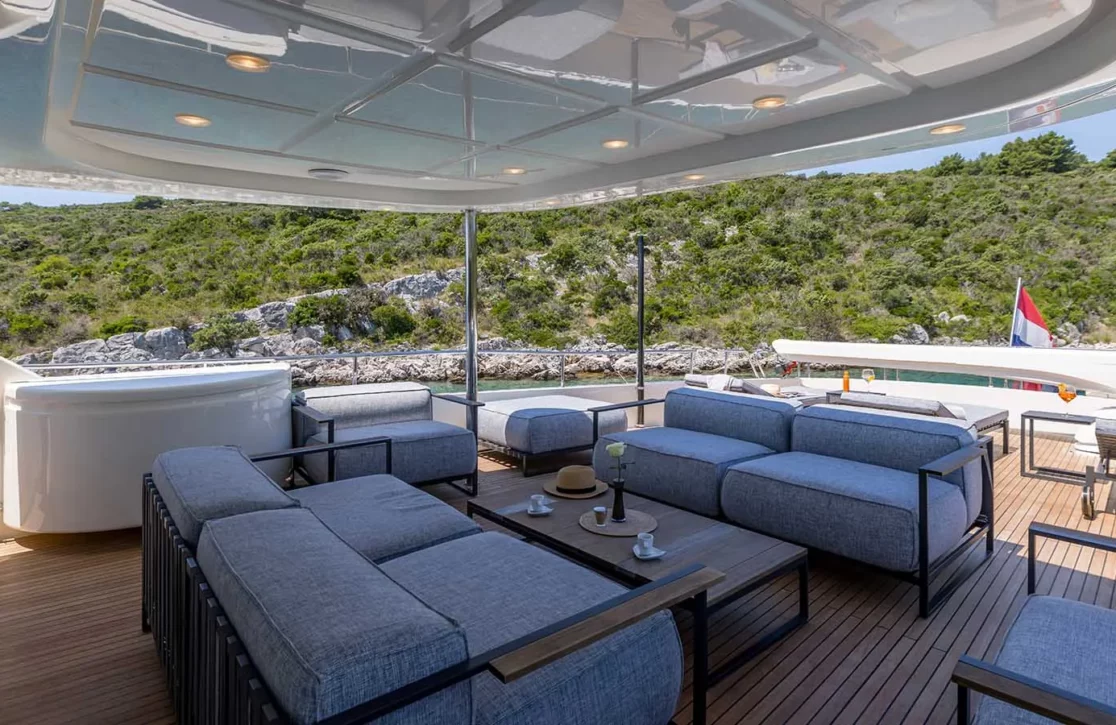 An image of Klobuk yacht
