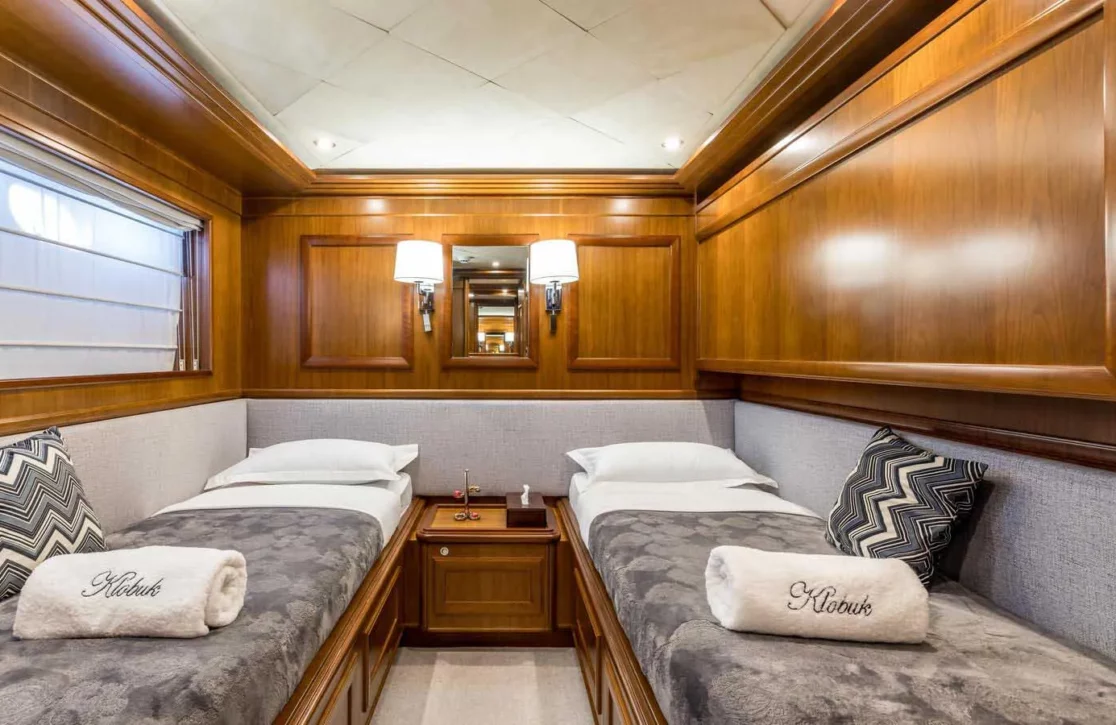 An image of Klobuk yacht