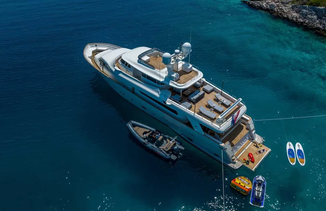 An image of Klobuk yacht