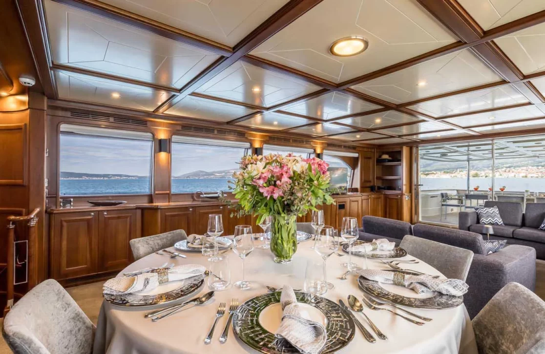 An image of Klobuk yacht