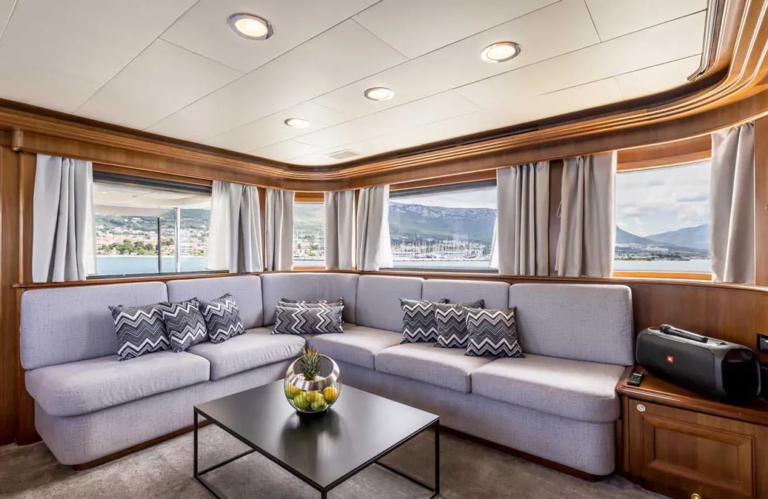 An image of Klobuk yacht