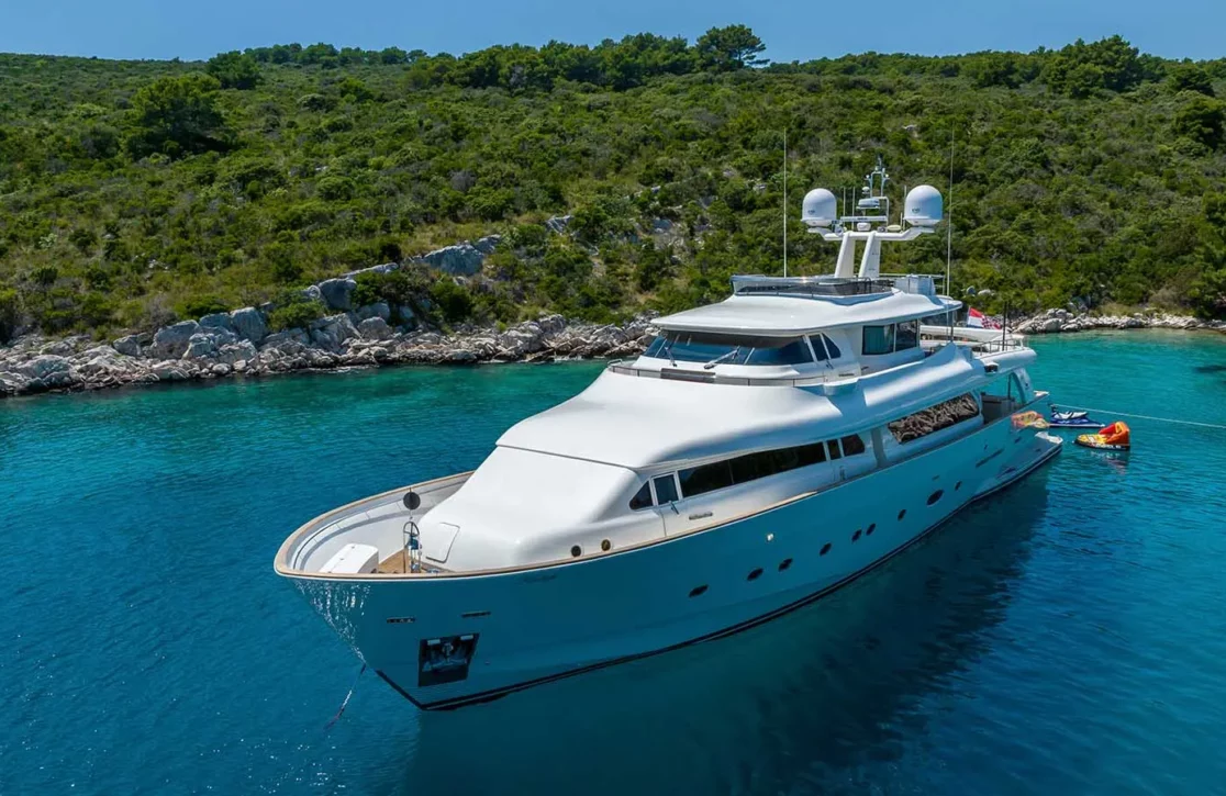 An image of Klobuk yacht