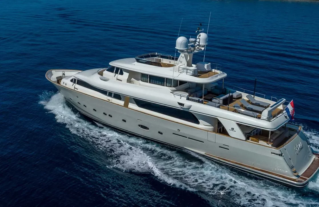 An image of Klobuk yacht