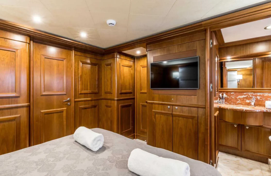 An image of Klobuk yacht