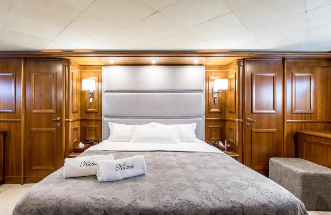 An image of Klobuk yacht
