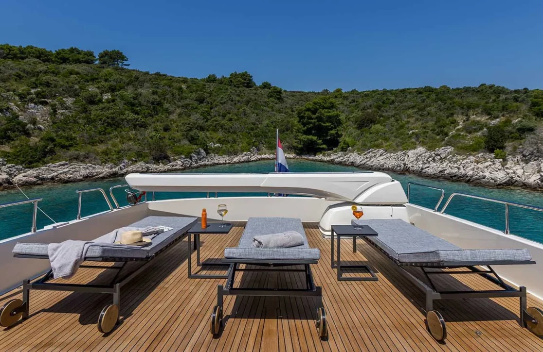 An image of Klobuk yacht