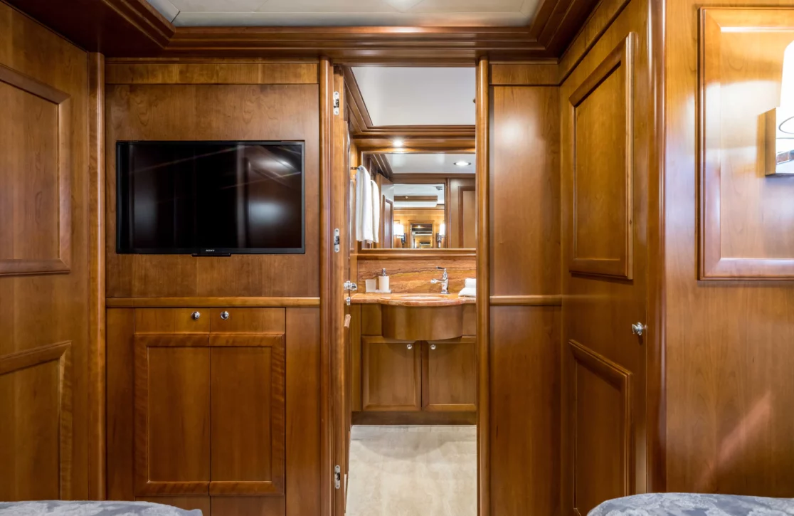 An image of Klobuk yacht