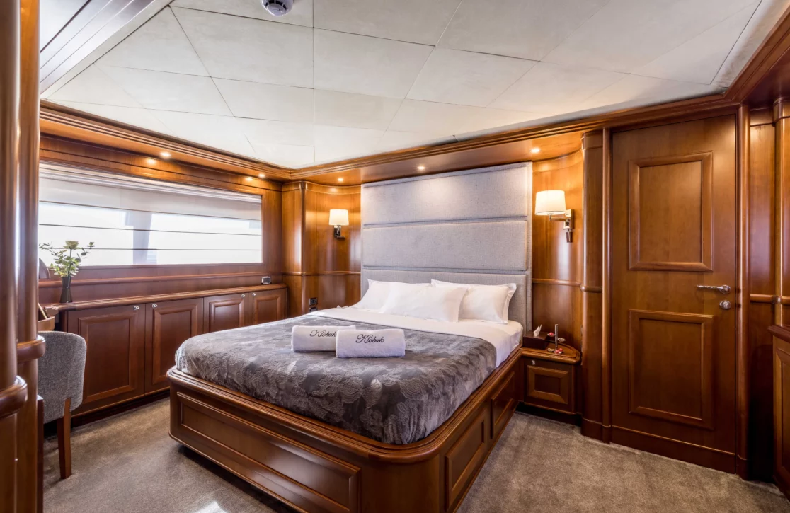 An image of Klobuk yacht