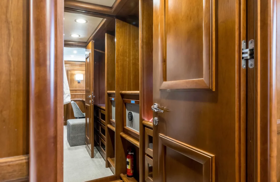 An image of Klobuk yacht