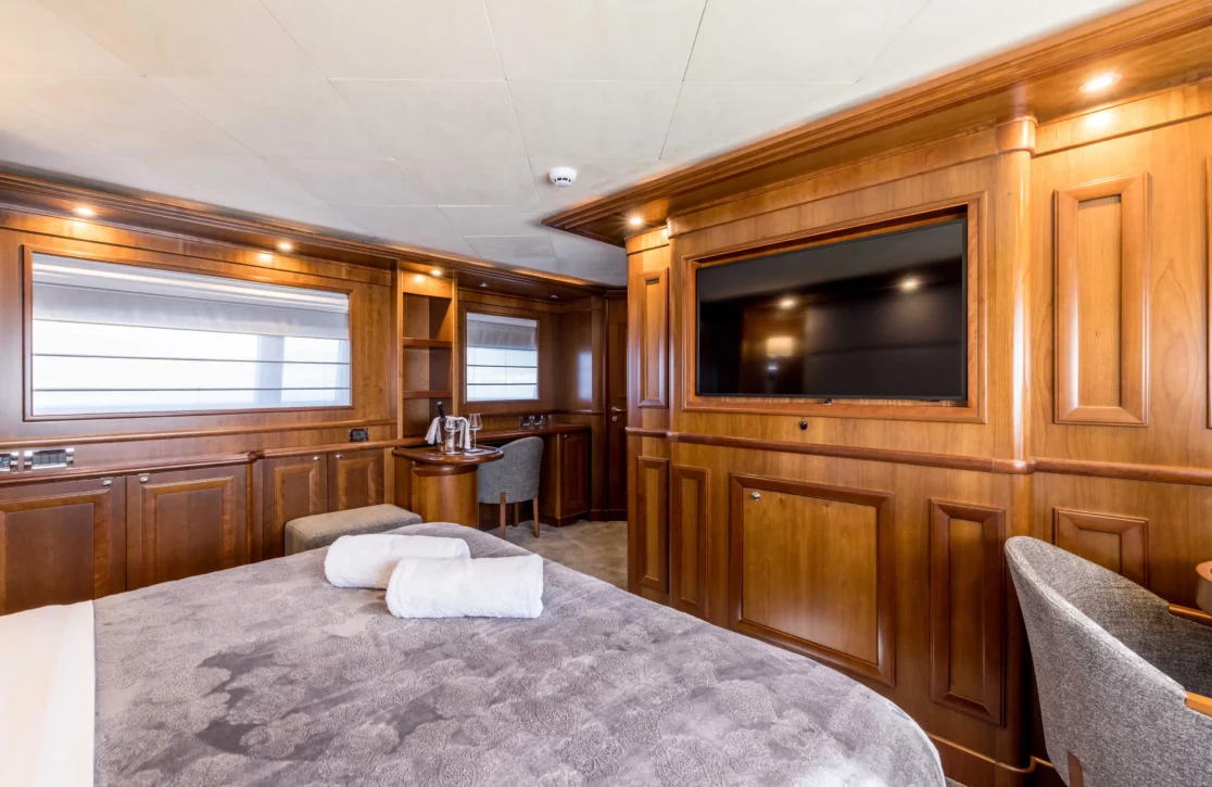 An image of Klobuk yacht