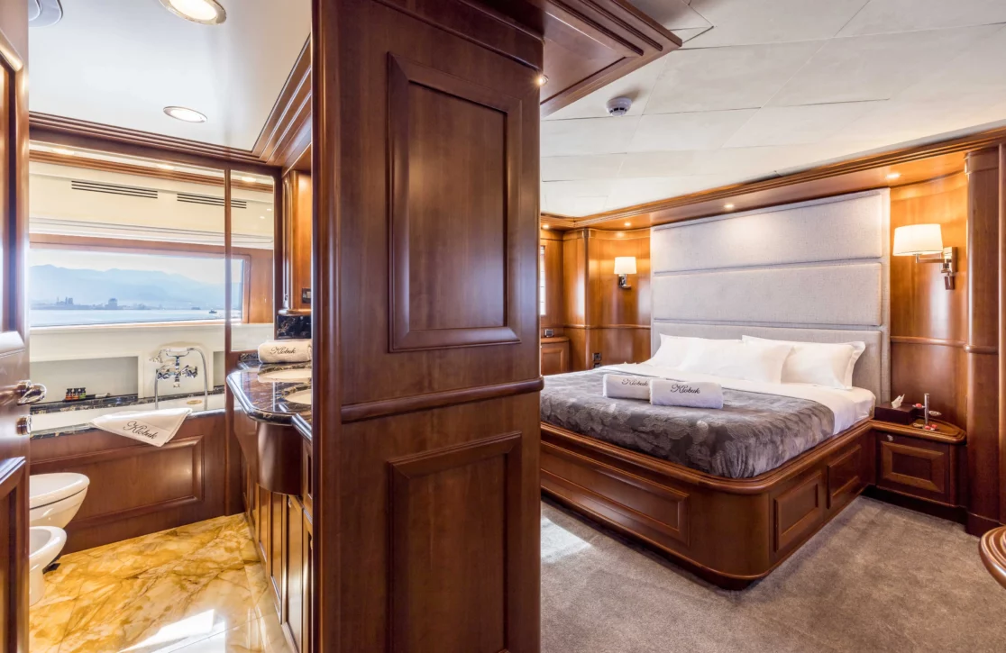 An image of Klobuk yacht