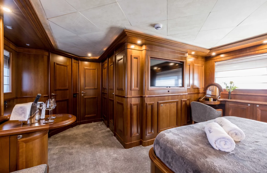 An image of Klobuk yacht