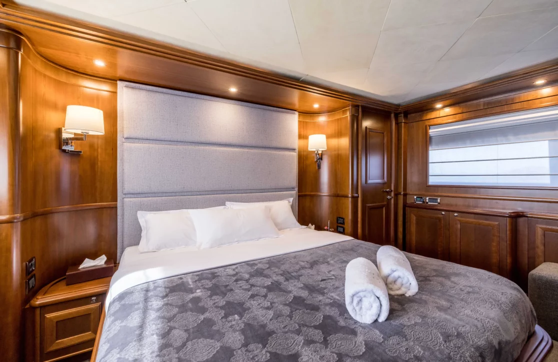 An image of Klobuk yacht
