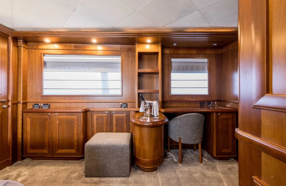 An image of Klobuk yacht