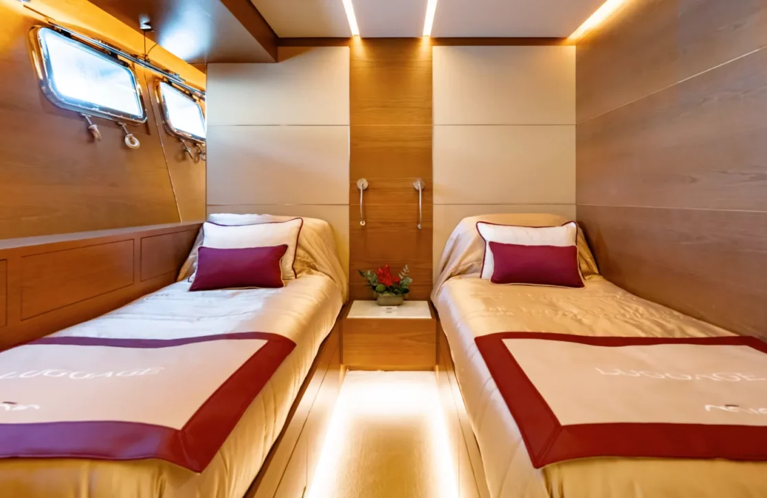An image of Dinaia yacht