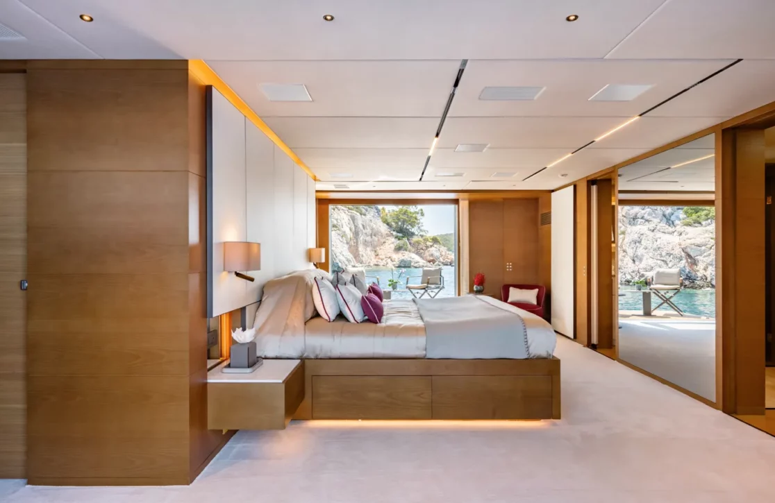 An image of Dinaia yacht