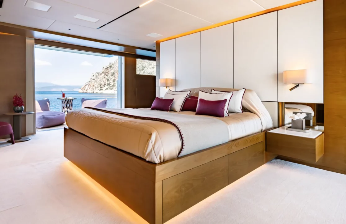 An image of Dinaia yacht