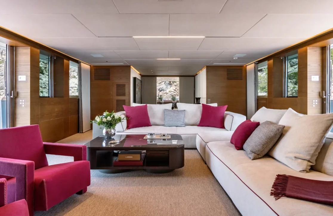 An image of Dinaia yacht