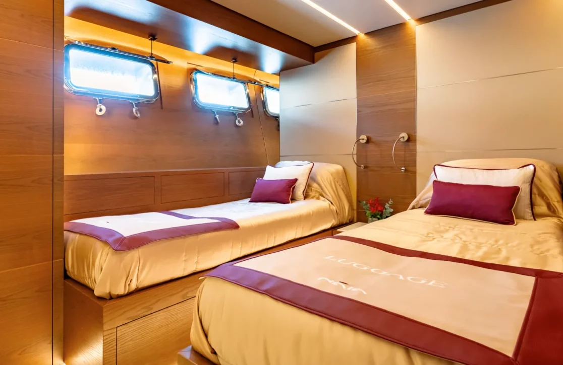 An image of Dinaia yacht