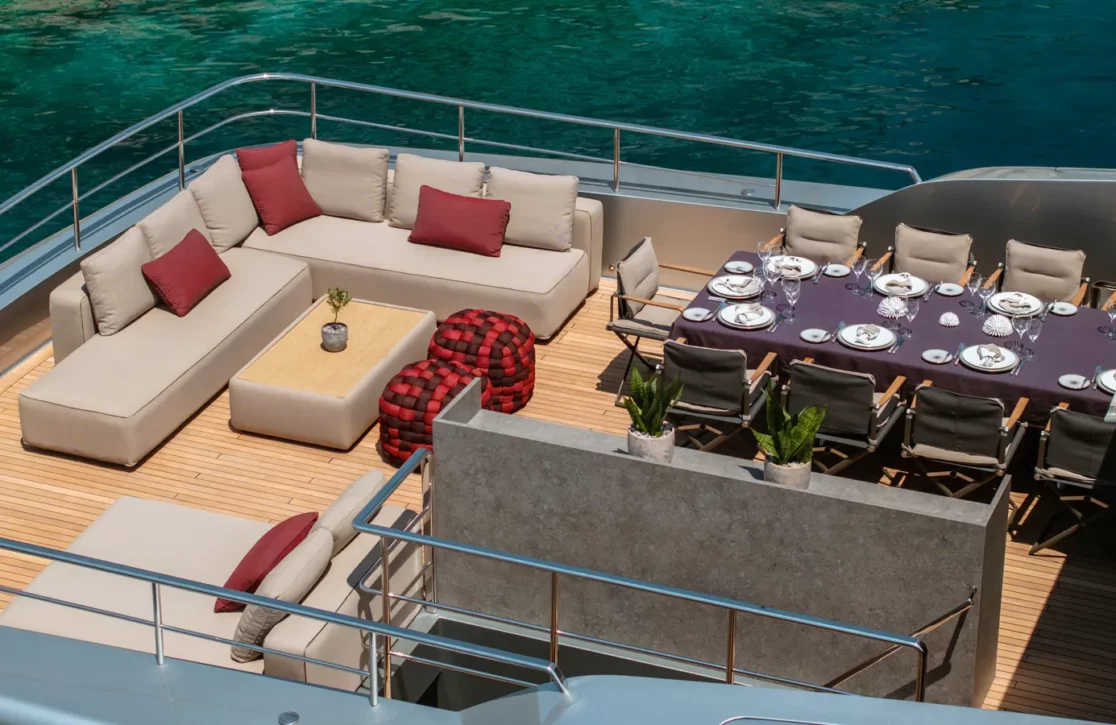 An image of Dinaia yacht
