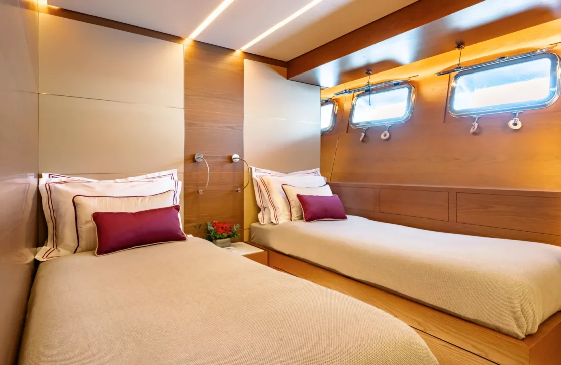 An image of Dinaia yacht