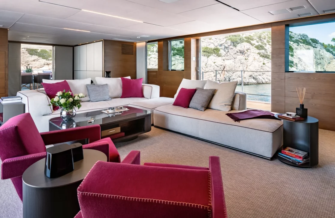 An image of Dinaia yacht
