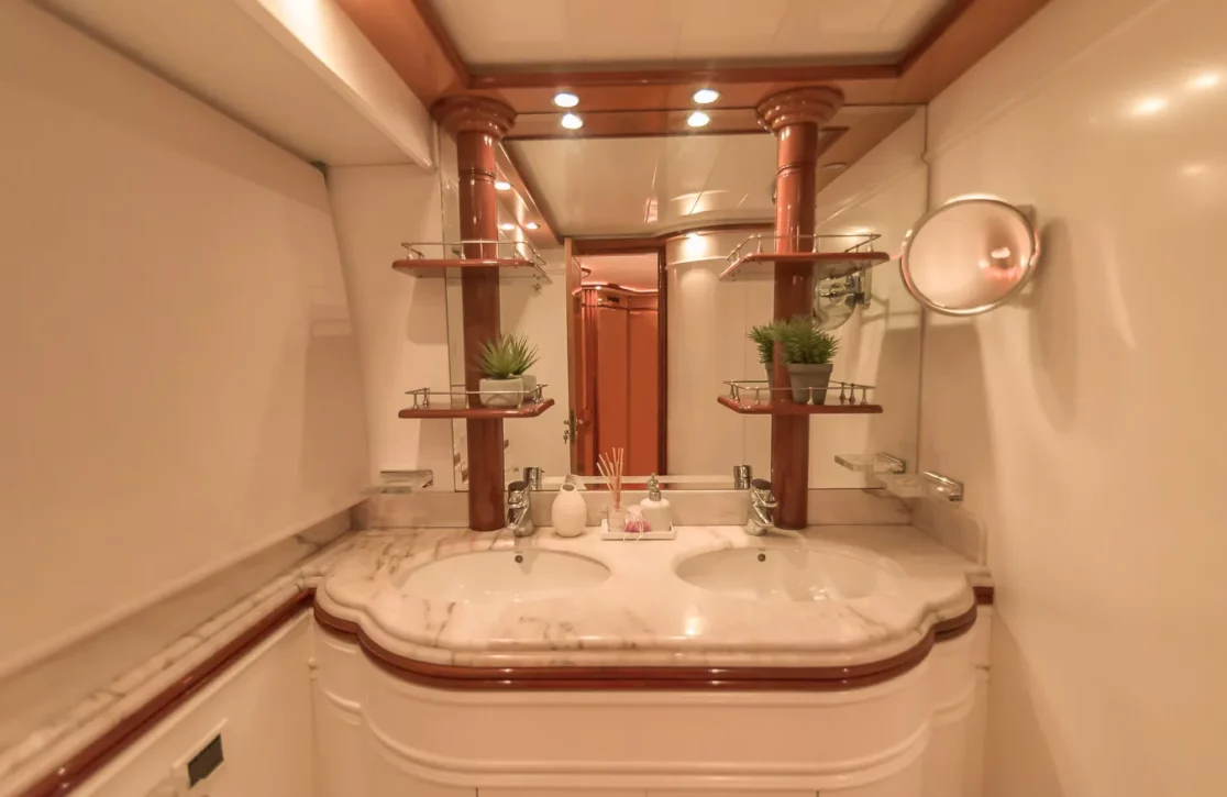 An image of Nephenta yacht