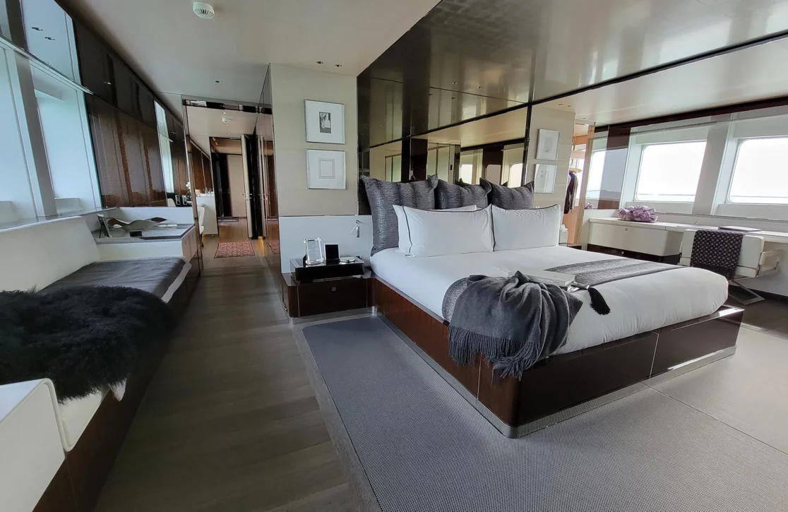 An image of Knight yacht