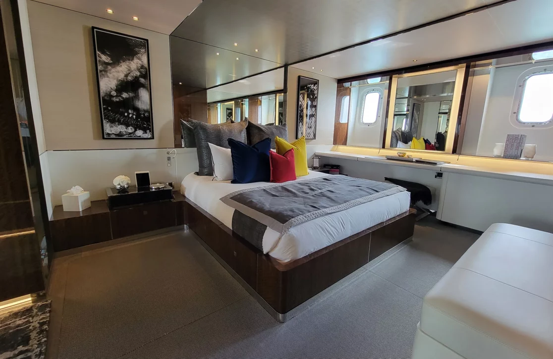 An image of Knight yacht