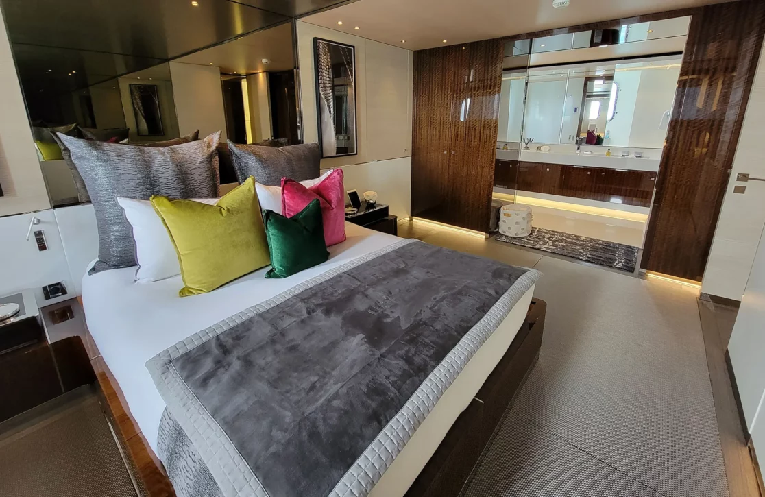 An image of Knight yacht