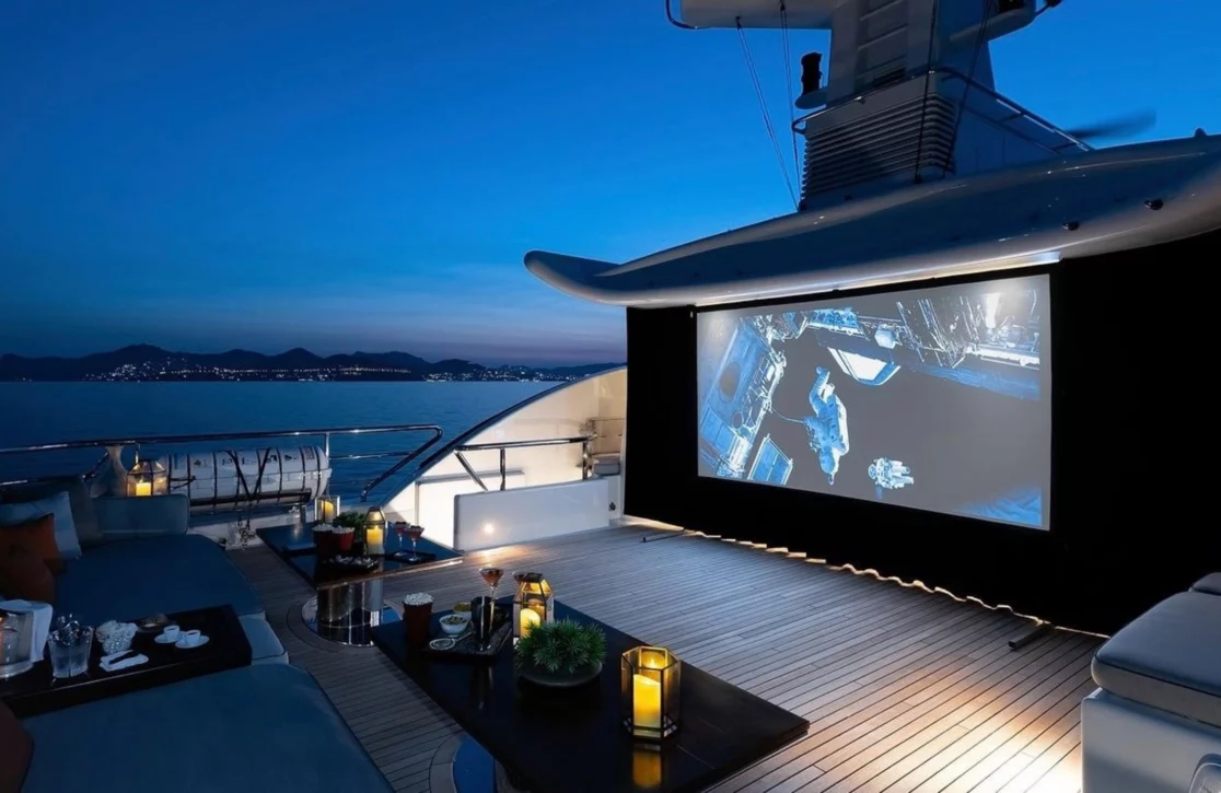 An image of Lind yacht