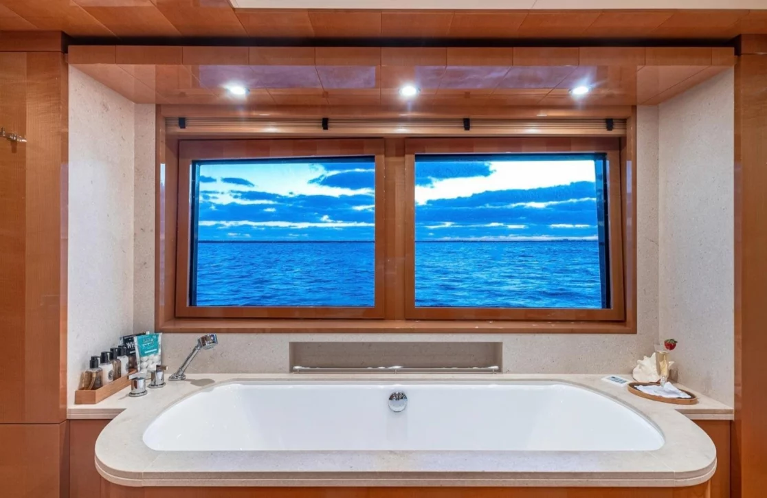 An image of Lind yacht