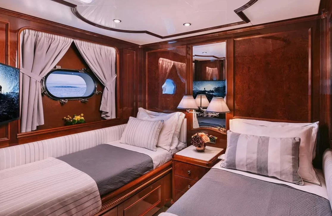 An image of Oak yacht