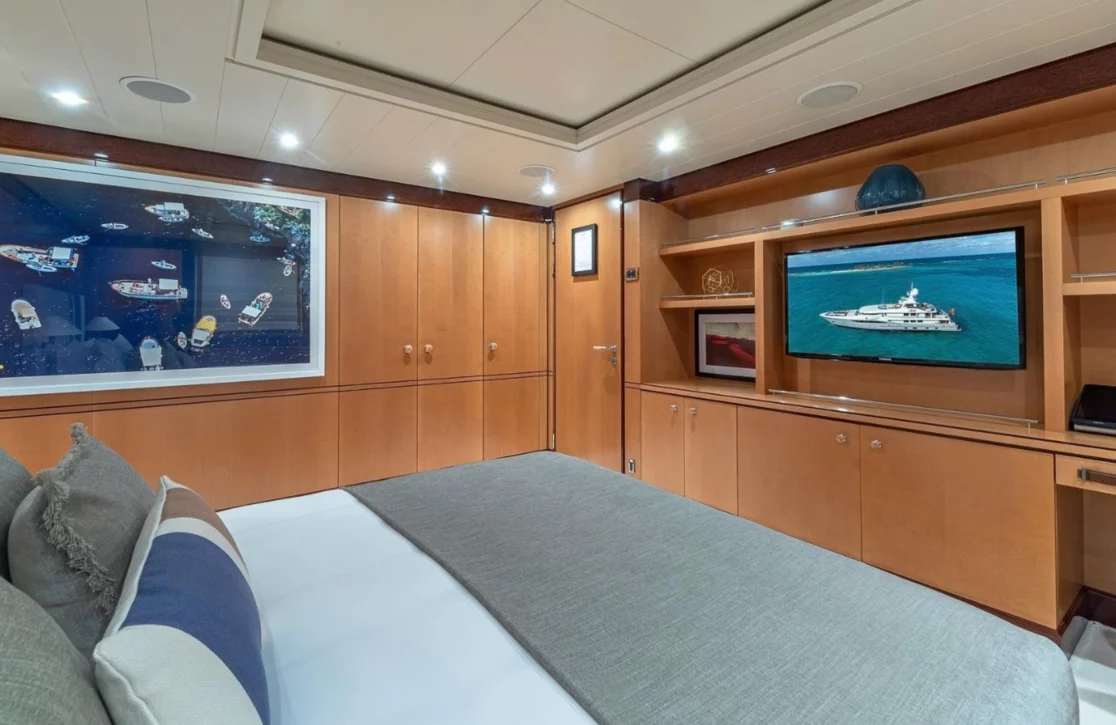 An image of Lind yacht