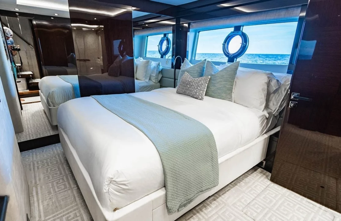 An image of Golden Ours yacht