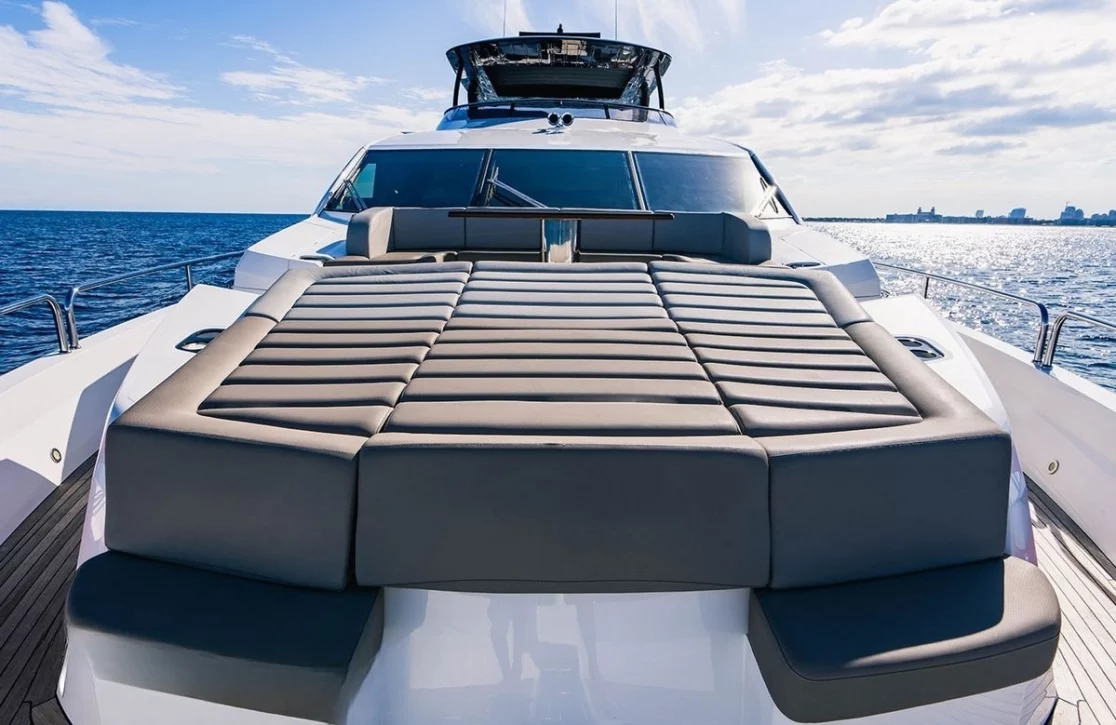An image of Golden Ours yacht