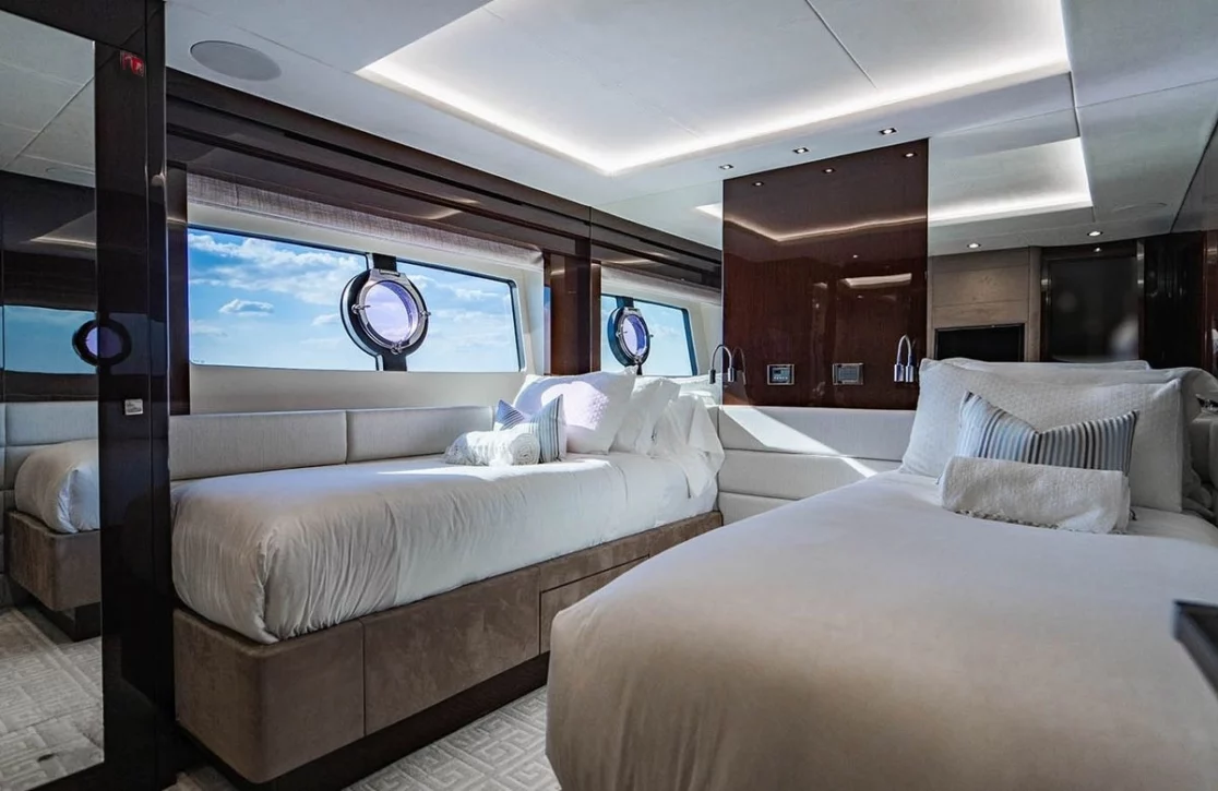 An image of Golden Ours yacht