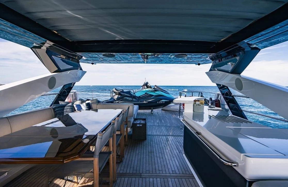 An image of Golden Ours yacht